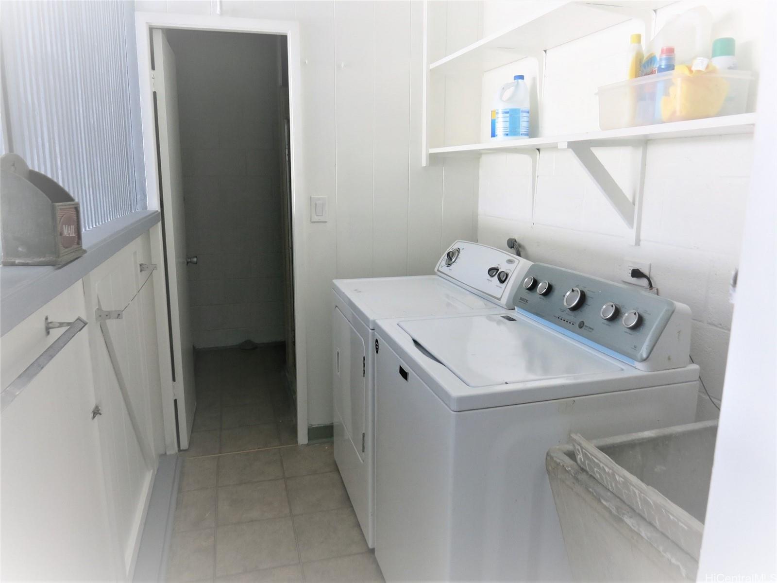 172 Puiwa Road Honolulu, HI 96817 - Photo 20 of 23 Washer, Dryer, 3rd Bathroom w/shower