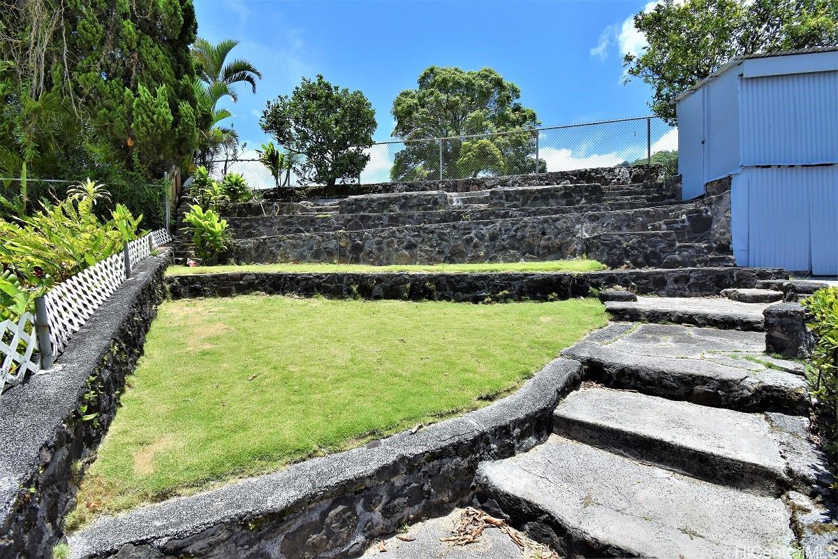 172 Puiwa Road Honolulu, HI 96817 - Photo 22 of 23 Grass area in back