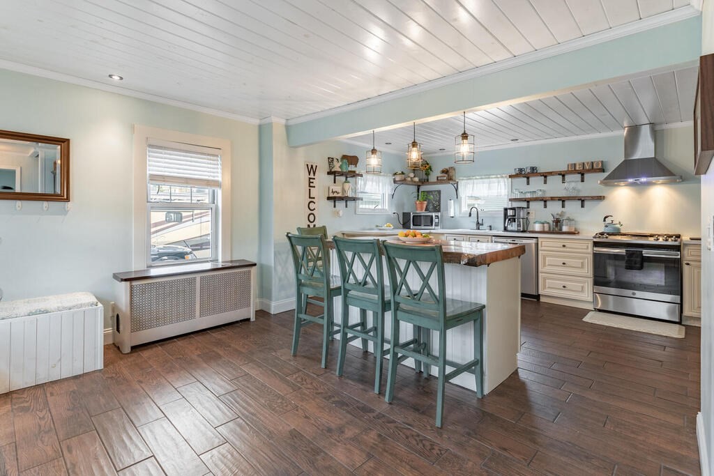 6 Spring Avenue Wakefield, MA 01880 - Photo 4 of 24 Gallery Image 4
