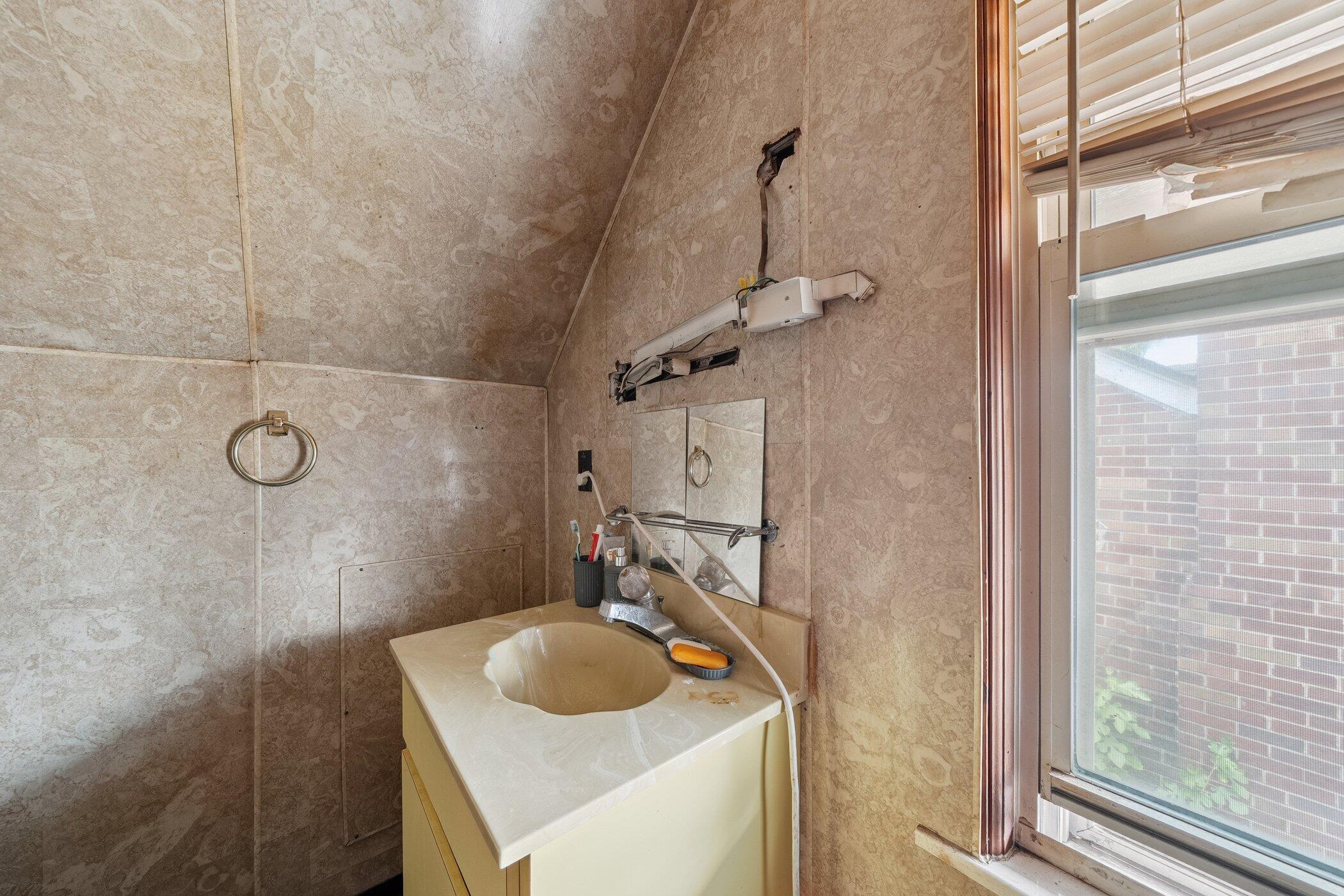 17360 Mansfield Street Detroit, MI 48235 - Photo 13 of 22 17360-Mansfield-St-Detroit-MI-4823-Windo