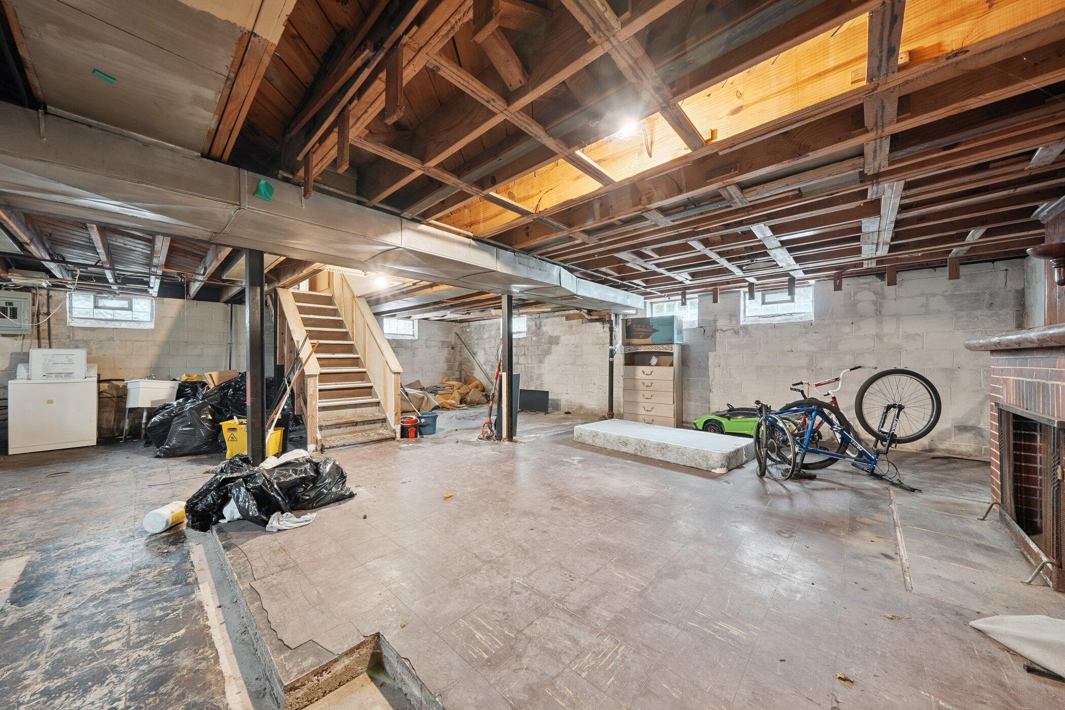 17360 Mansfield Street Detroit, MI 48235 - Photo 19 of 22 17360-Mansfield-St-Detroit-MI-4823-Windo