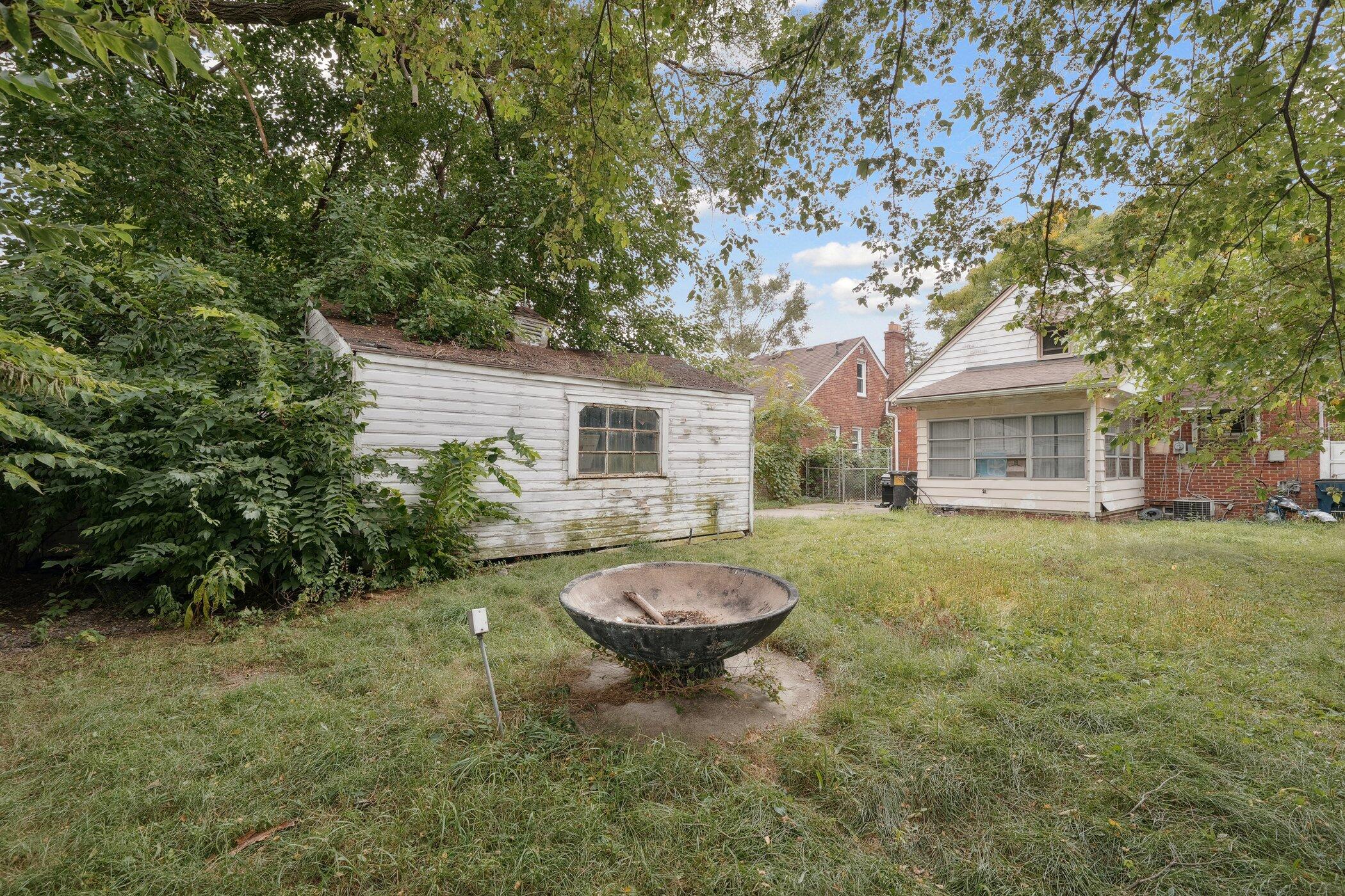 17360 Mansfield Street Detroit, MI 48235 - Photo 20 of 22 17360-Mansfield-St-Detroit-MI-4823-Windo