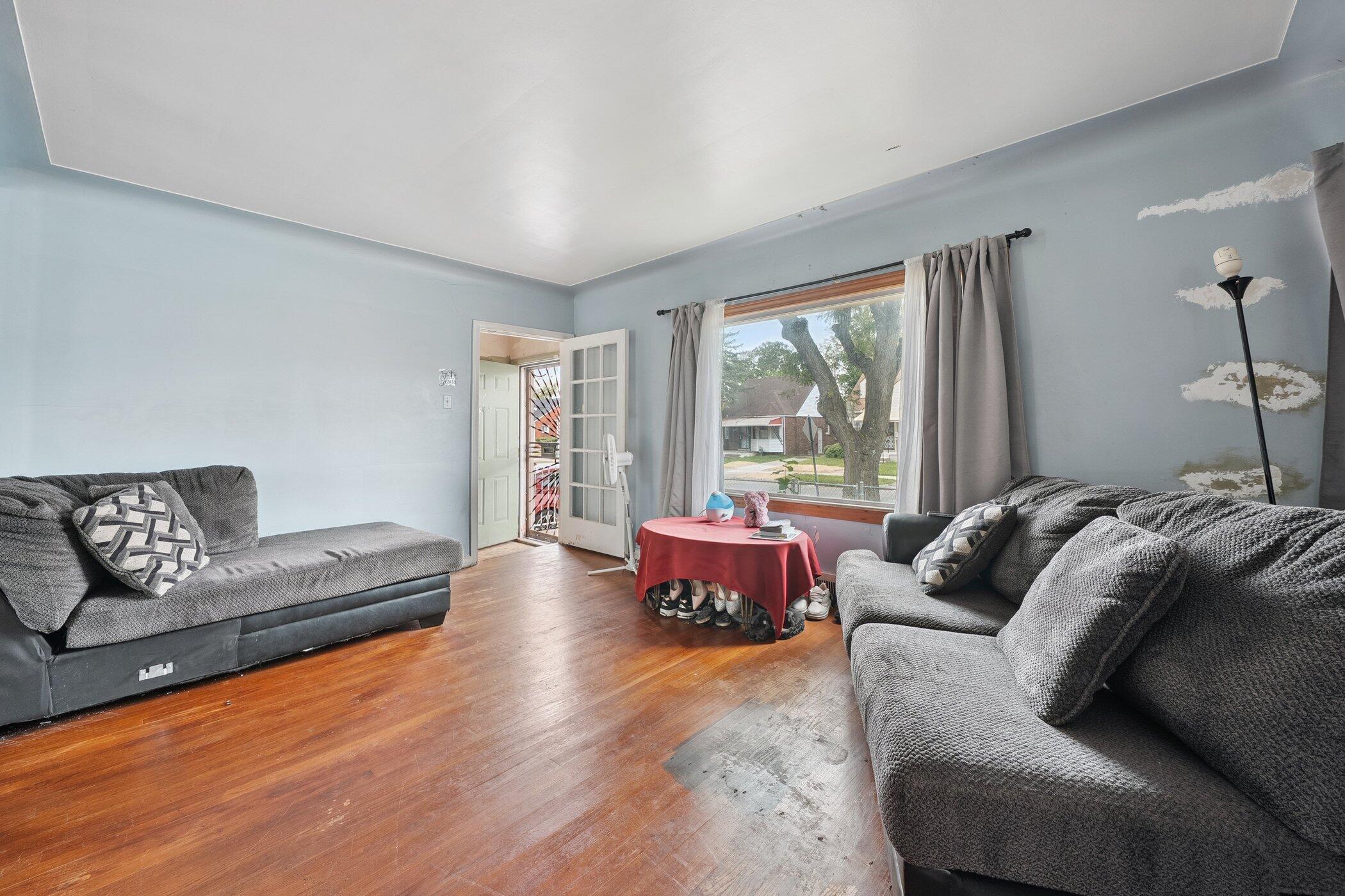 17360 Mansfield Street Detroit, MI 48235 - Photo 3 of 22 17360-Mansfield-St-Detroit-MI-4823-Windo