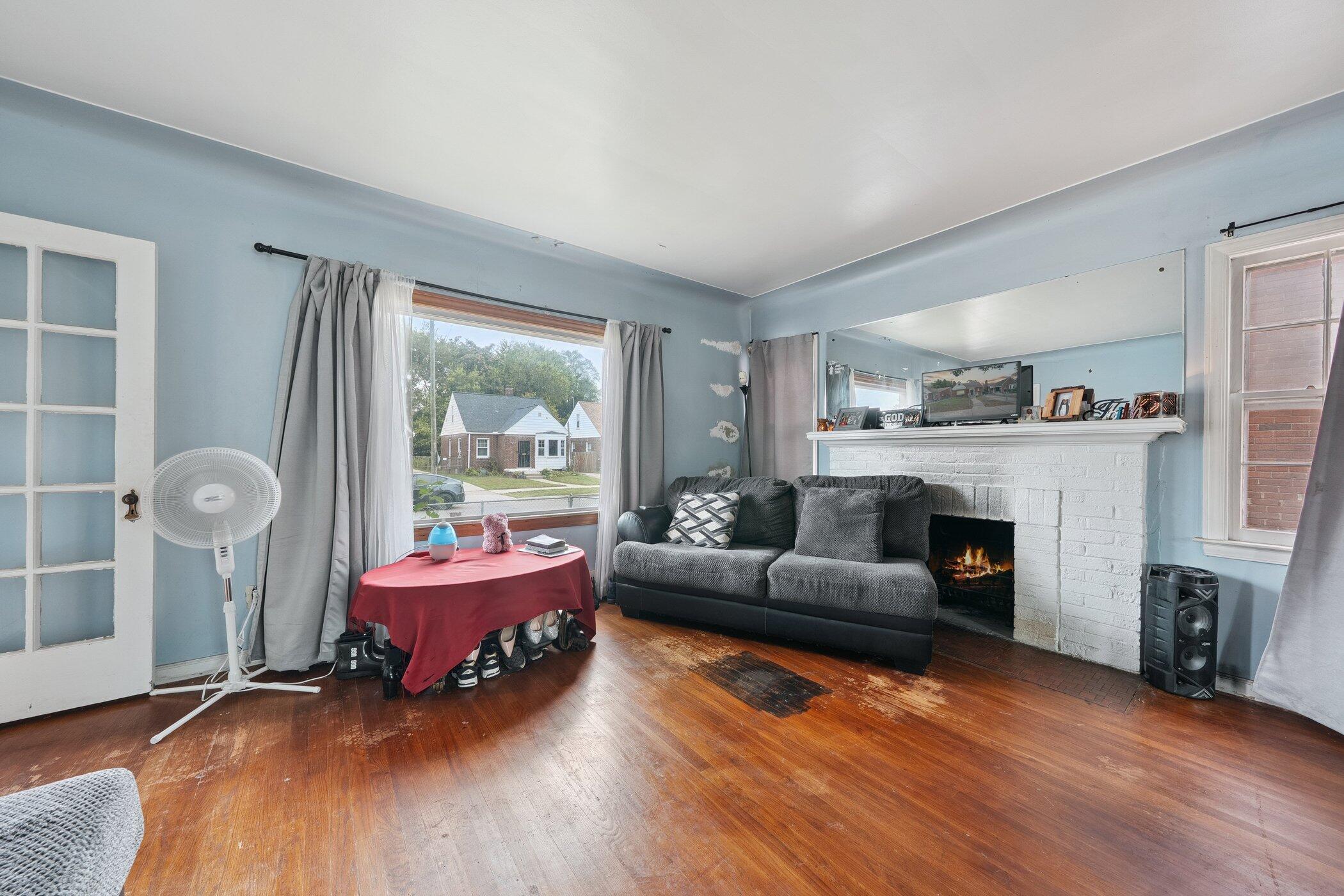 17360 Mansfield Street Detroit, MI 48235 - Photo 4 of 22 17360-Mansfield-St-Detroit-MI-4823-Windo