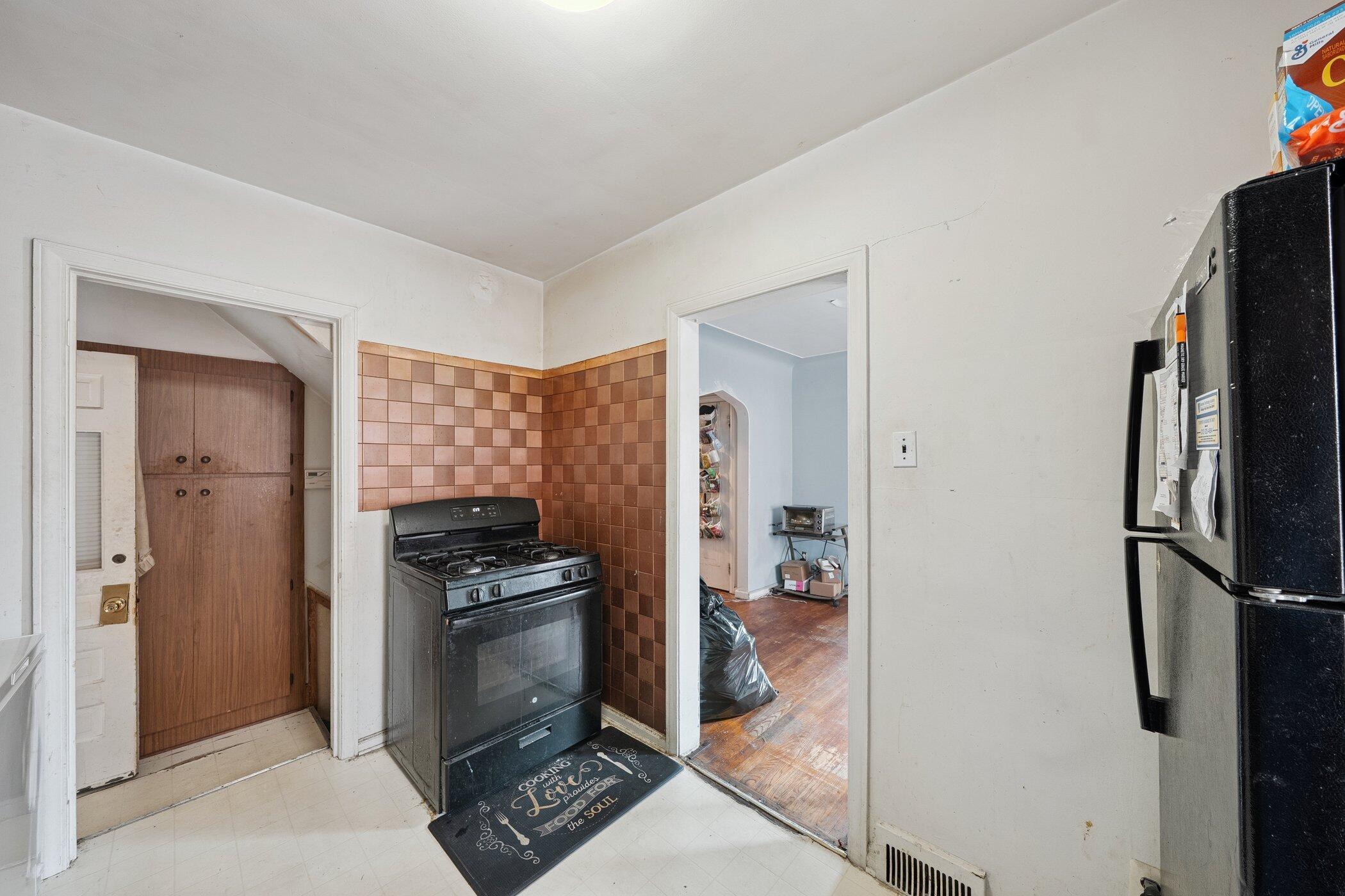 17360 Mansfield Street Detroit, MI 48235 - Photo 8 of 22 17360-Mansfield-St-Detroit-MI-4823-Windo