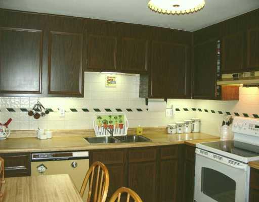 2535 Hunting Ridge Trail Bridgeville, PA 15017 - Photo 5 of 8 Kitchen.