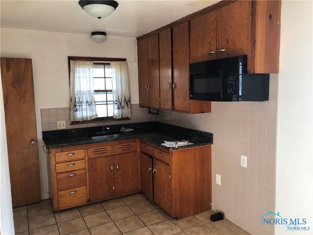 613 Falcon Road Toledo, OH 43607 - Photo 3 of 11 Gallery Image 3