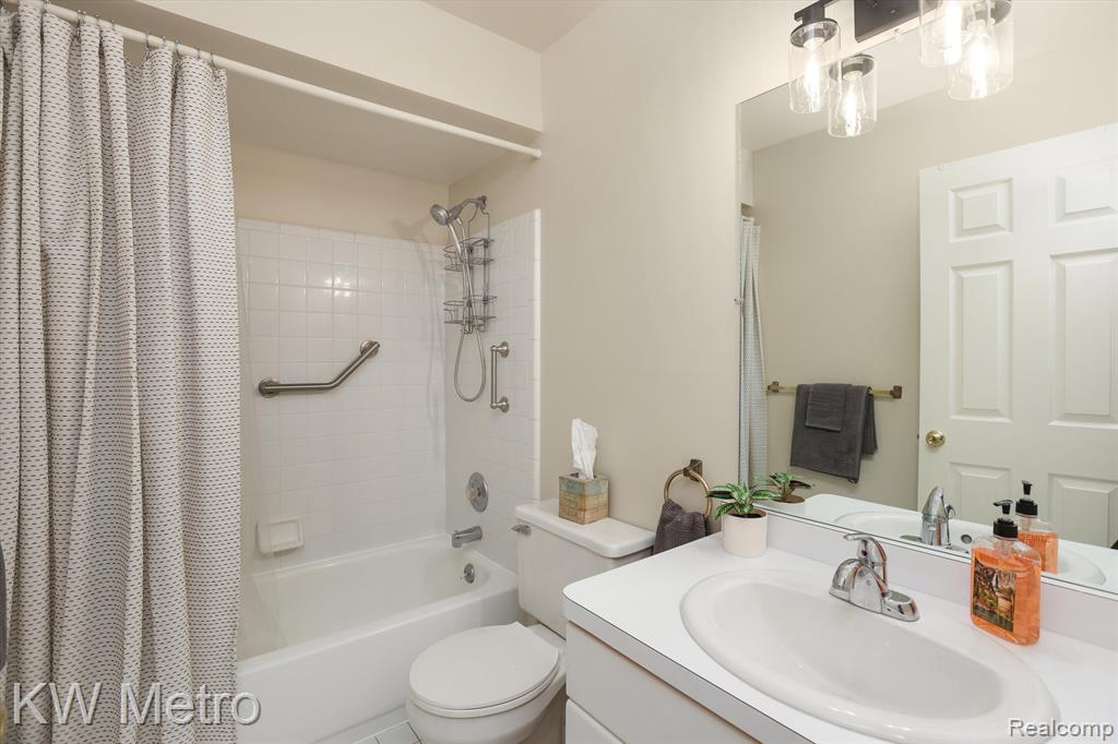 21542 Ruth Street Farmington Hills, MI 48336 - Photo 19 of 28
