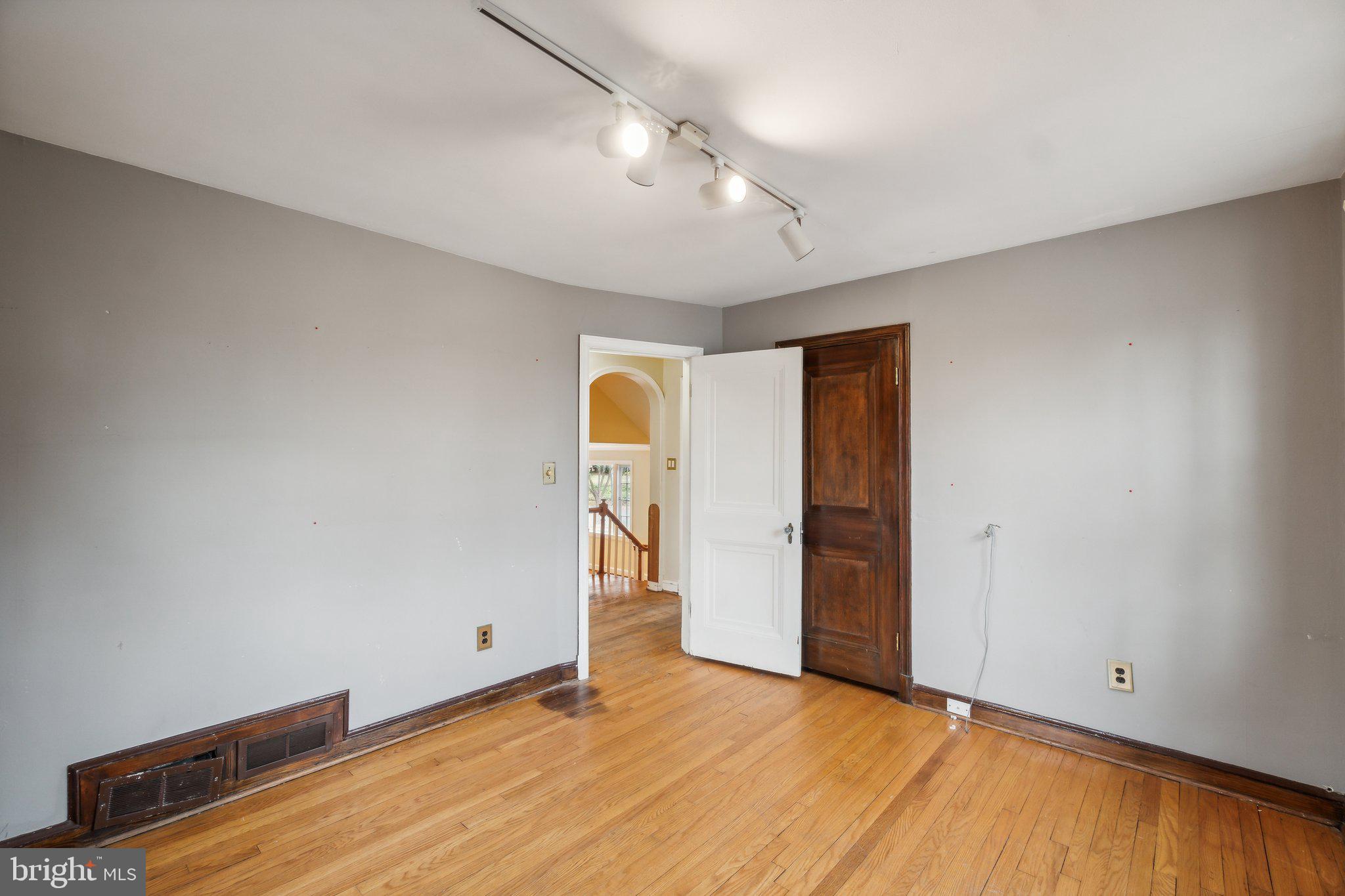 9303 Sutton Place Silver Spring, MD 20910 - Photo 16 of 45 Gallery Image 16