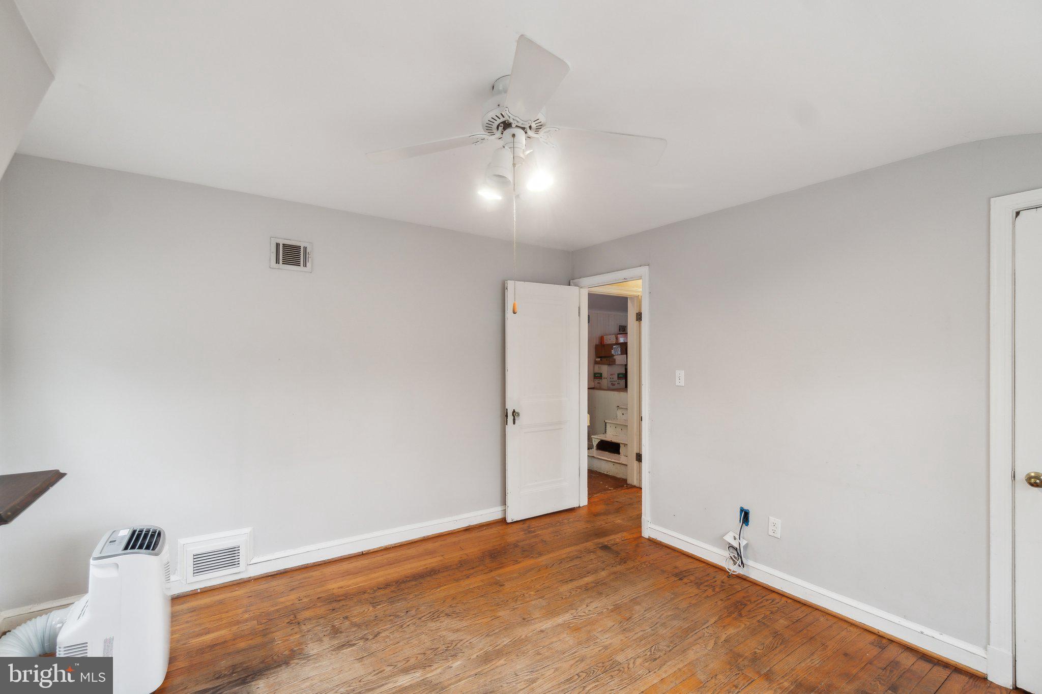 9303 Sutton Place Silver Spring, MD 20910 - Photo 20 of 45 Gallery Image 20