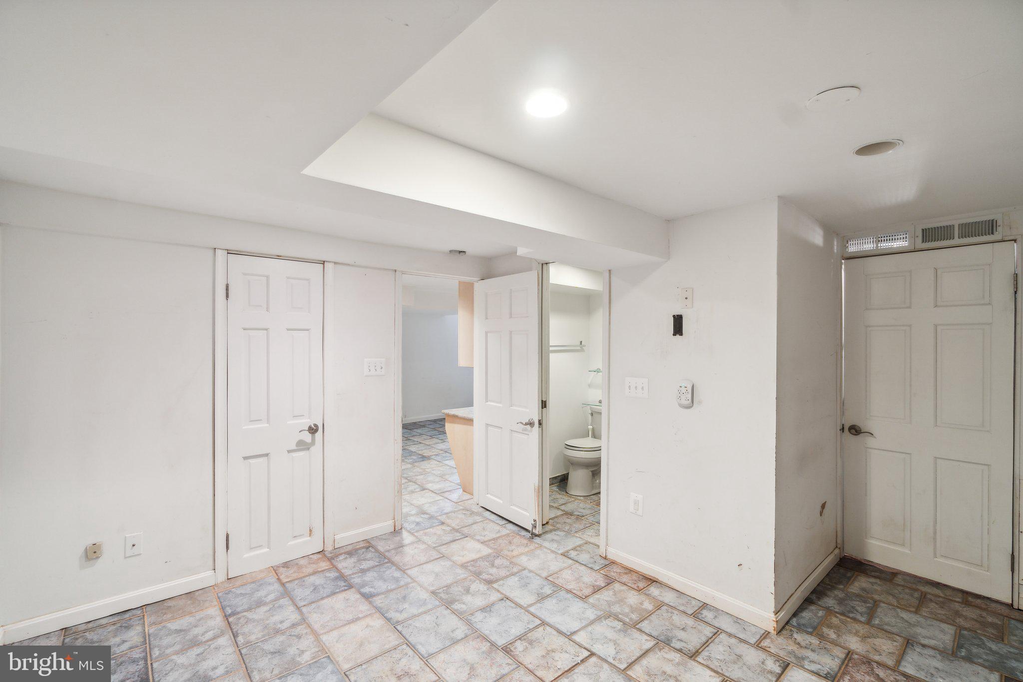 9303 Sutton Place Silver Spring, MD 20910 - Photo 30 of 45 Gallery Image 30