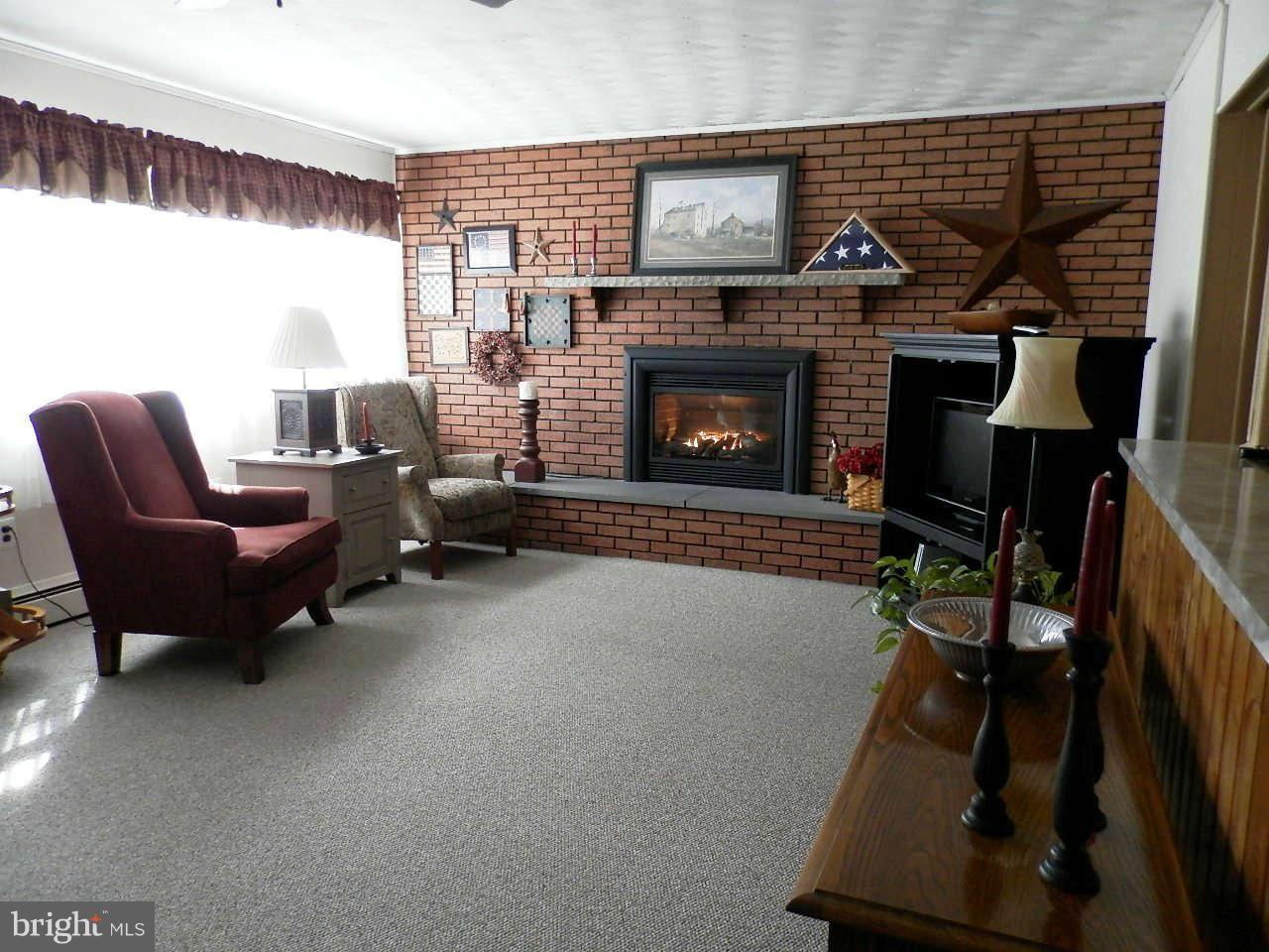 643 Hook Road Westminster, MD 21157 - Photo 3 of 27 Living Room