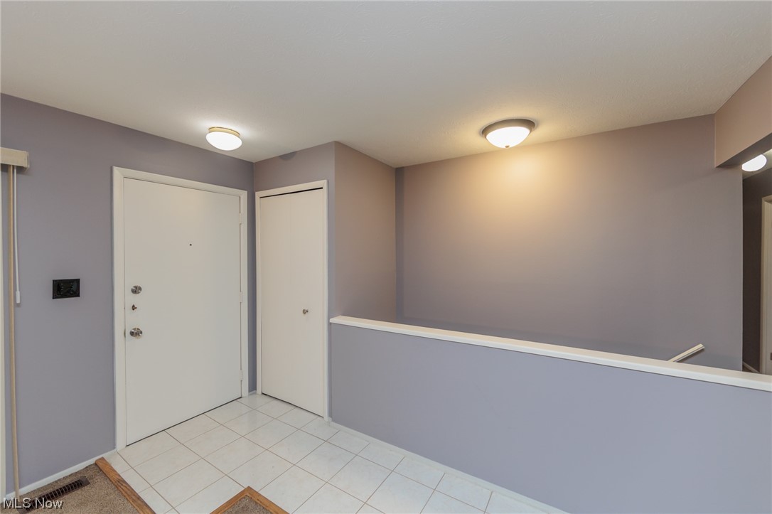 6472 State Road, Unit J19 Parma, OH 44134 - Photo 5 of 33 Foyer entrance with light tile floors