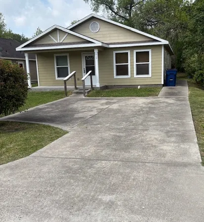 $1,550 | 619 North Vionett Lane, Texas City, TX 77591