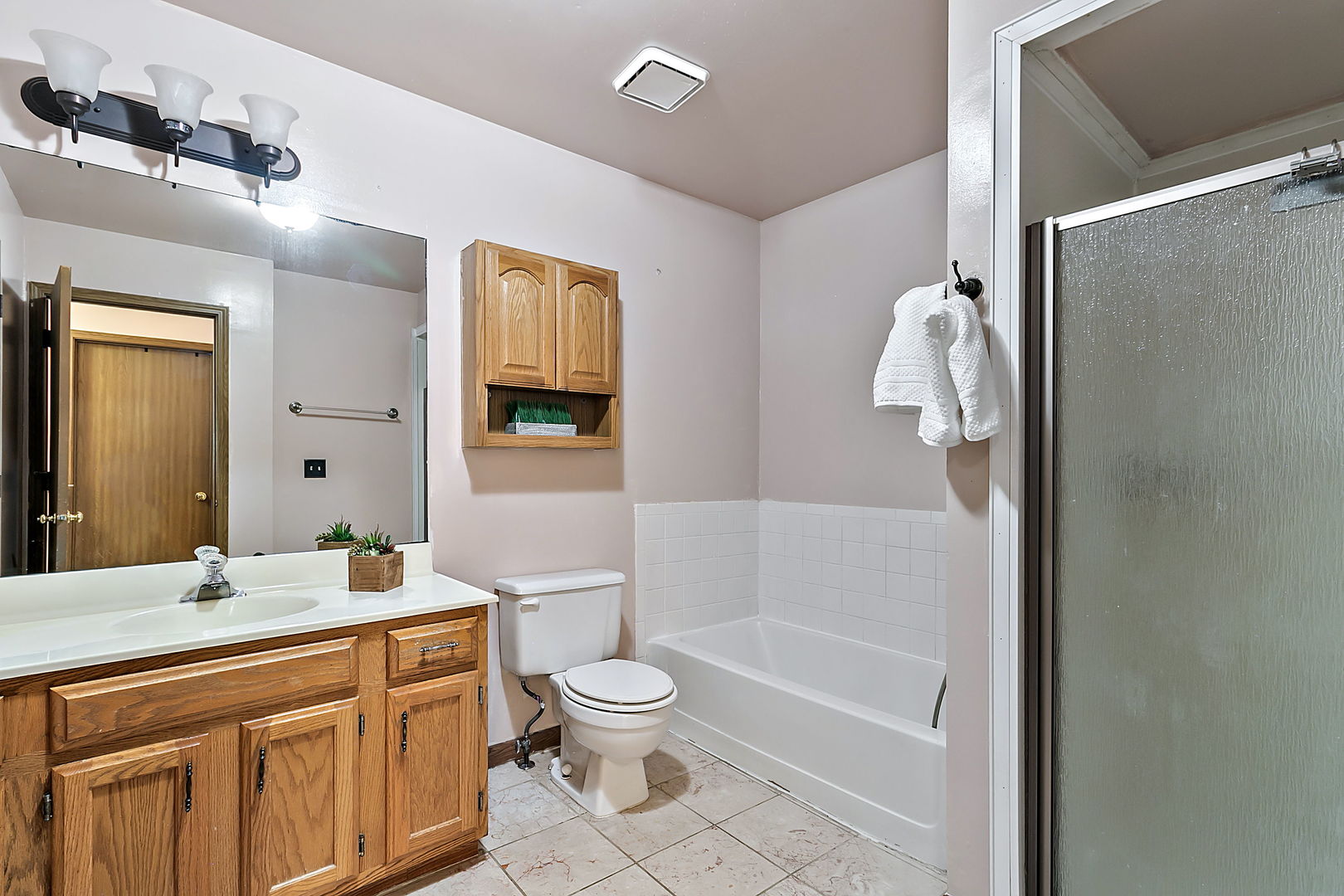 116 Hampton Avenue Westmont, IL 60559 - Photo 10 of 19 a bathroom with a sink a toilet and bathtub