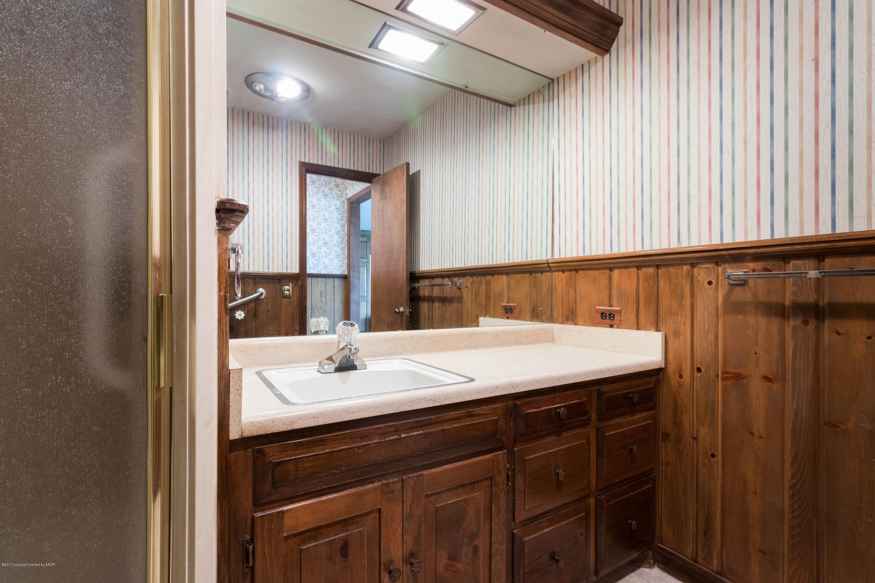 4223 Arden Road Amarillo, TX 79110 - Photo 21 of 39 Bathroom 1