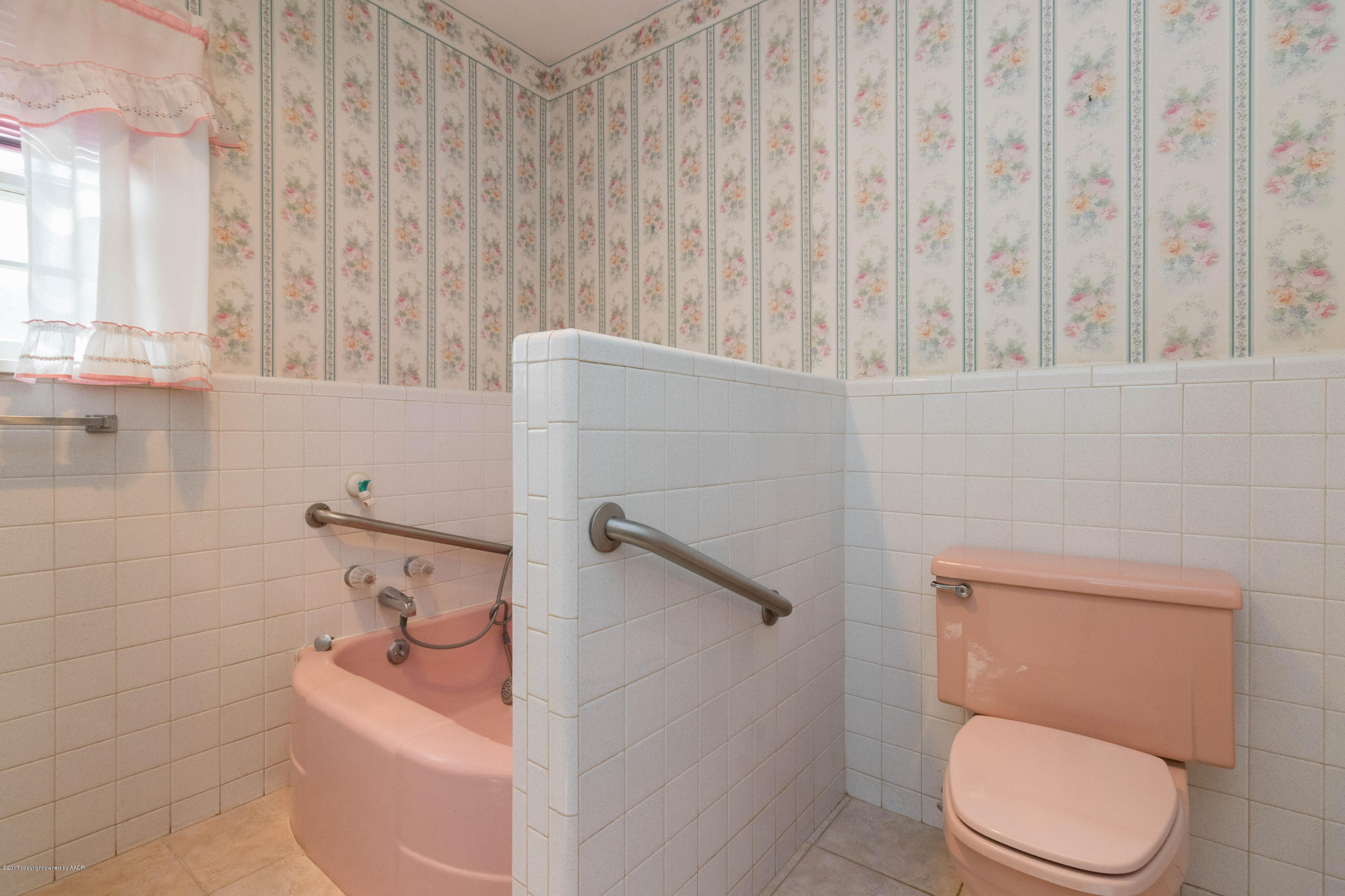 4223 Arden Road Amarillo, TX 79110 - Photo 24 of 39 Master Bathroom