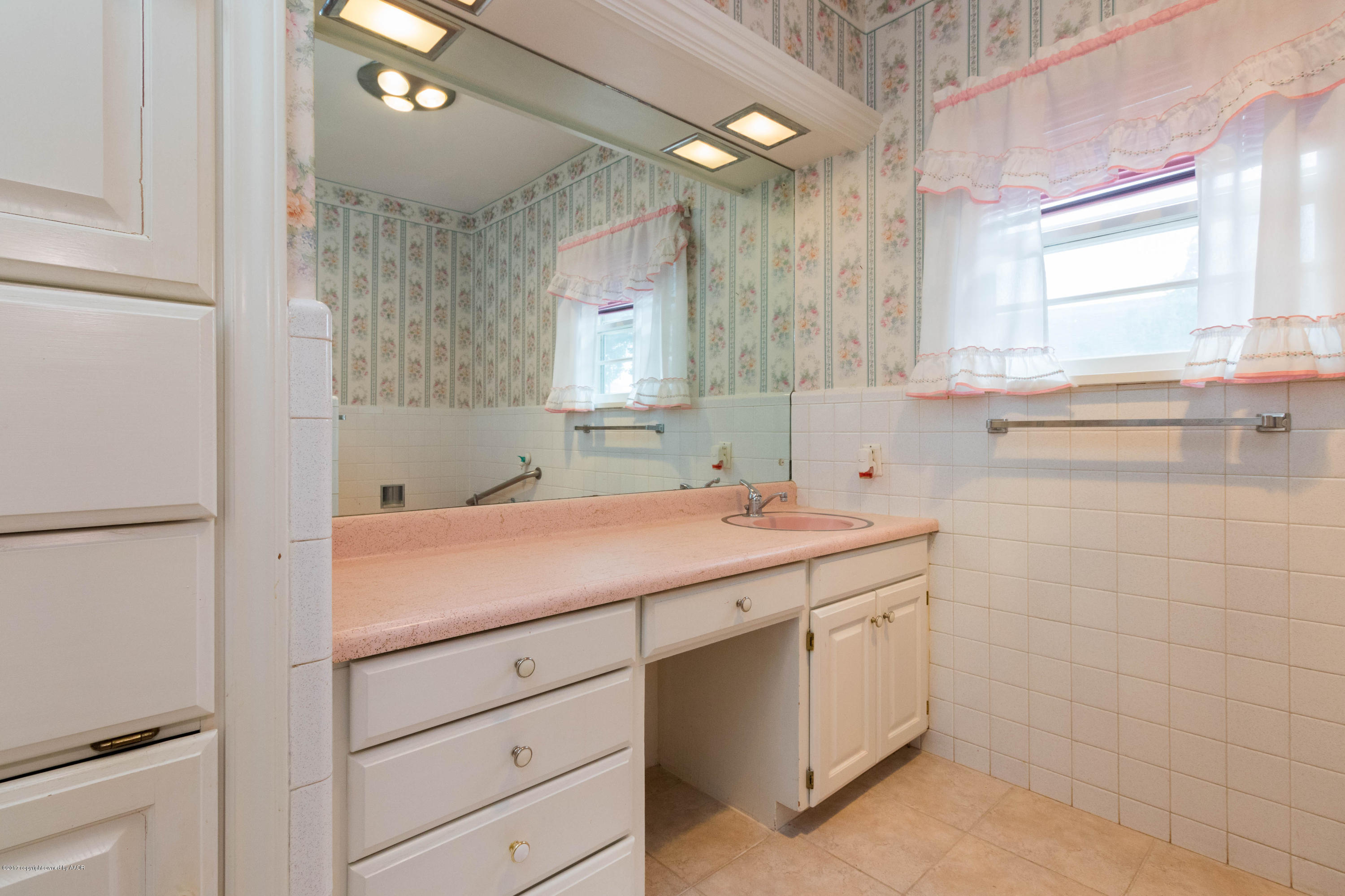 4223 Arden Road Amarillo, TX 79110 - Photo 25 of 39 Bathroom 2