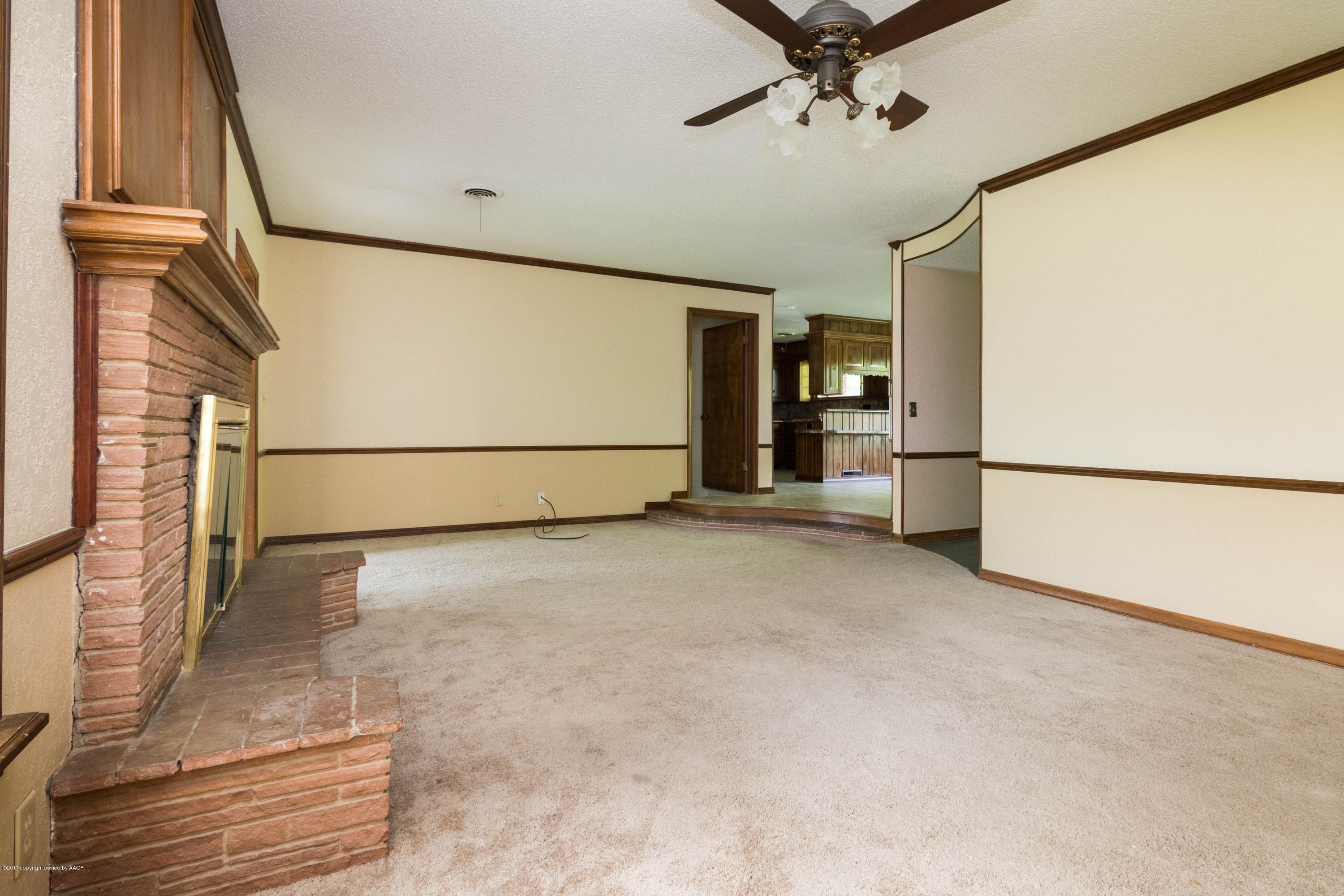 4223 Arden Road Amarillo, TX 79110 - Photo 7 of 39 Living Room
