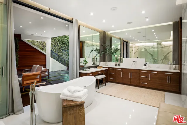 $8,495,000 | 17335 Tramonto Drive, Pacific Palisades, CA 90272