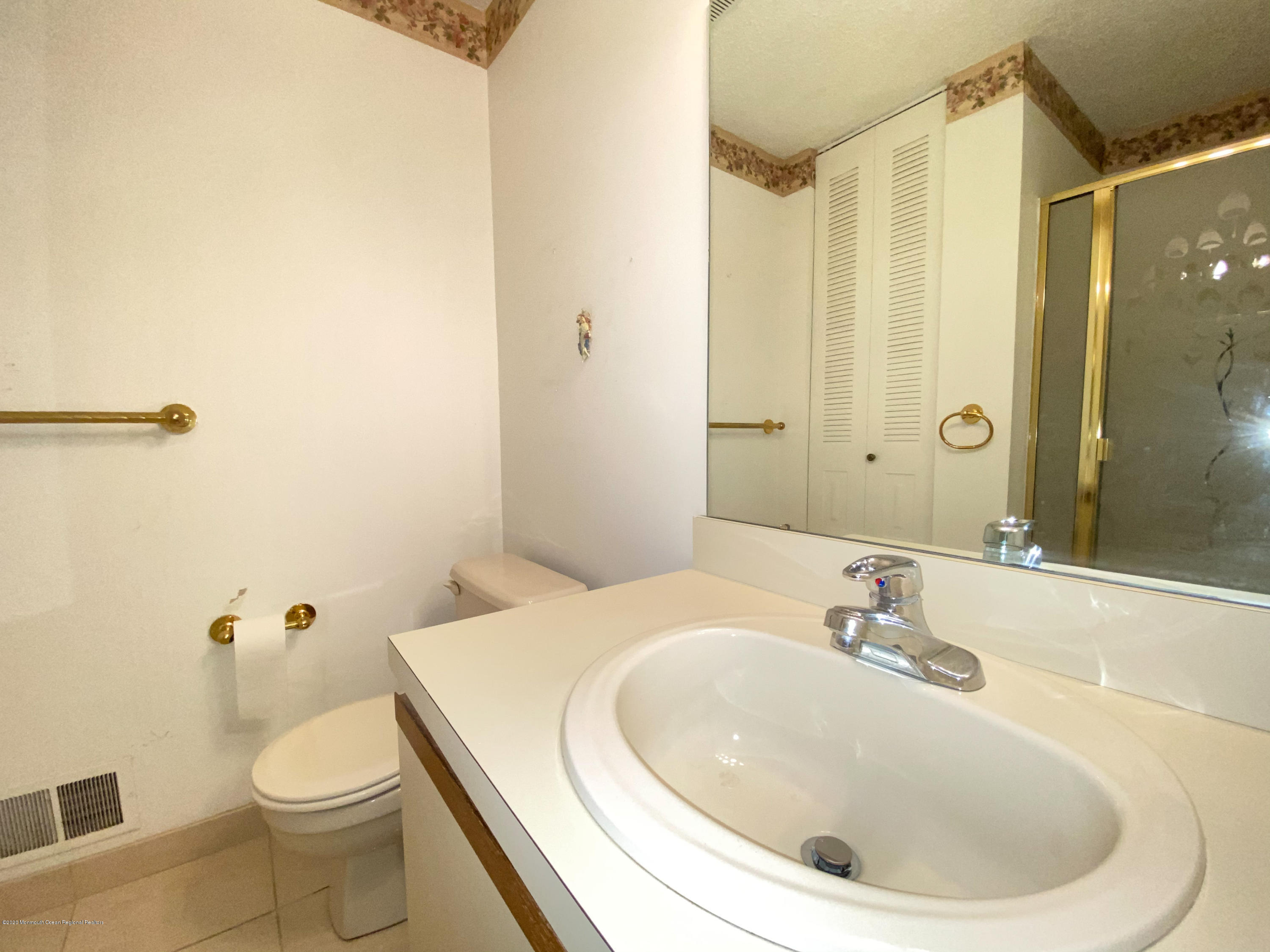 238 Ravenswood Road Englishtown, NJ 07726 - Photo 14 of 19 1st Floor Bath