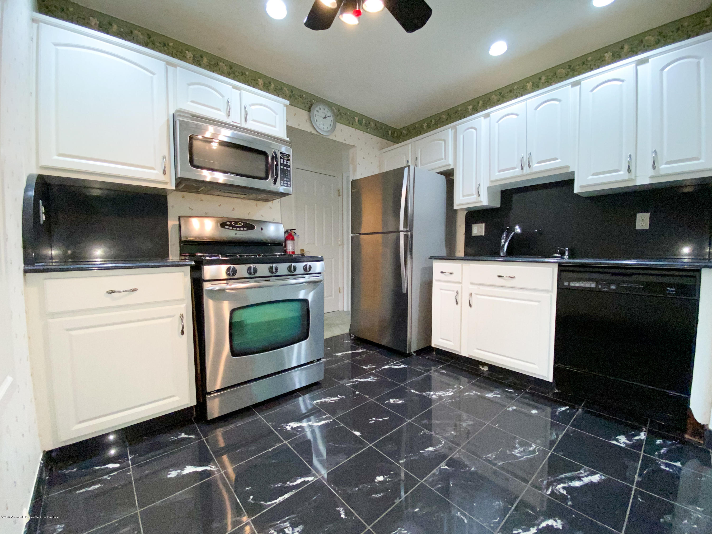 238 Ravenswood Road Englishtown, NJ 07726 - Photo 7 of 19 Kitchen 3