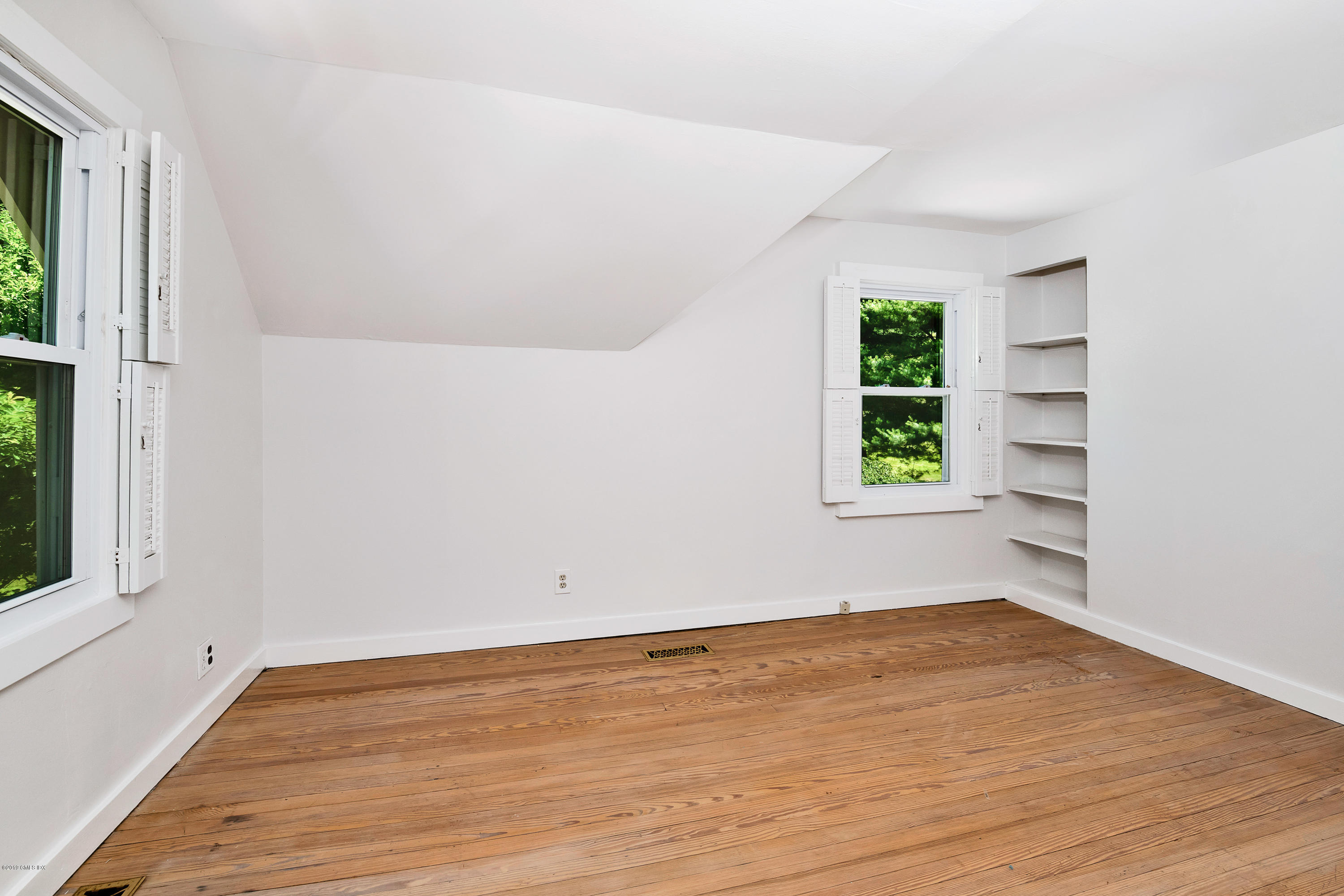 14 Brookridge Drive Greenwich, CT 06830 - Photo 12 of 15 14 Brookridge Cottage_NBB8520