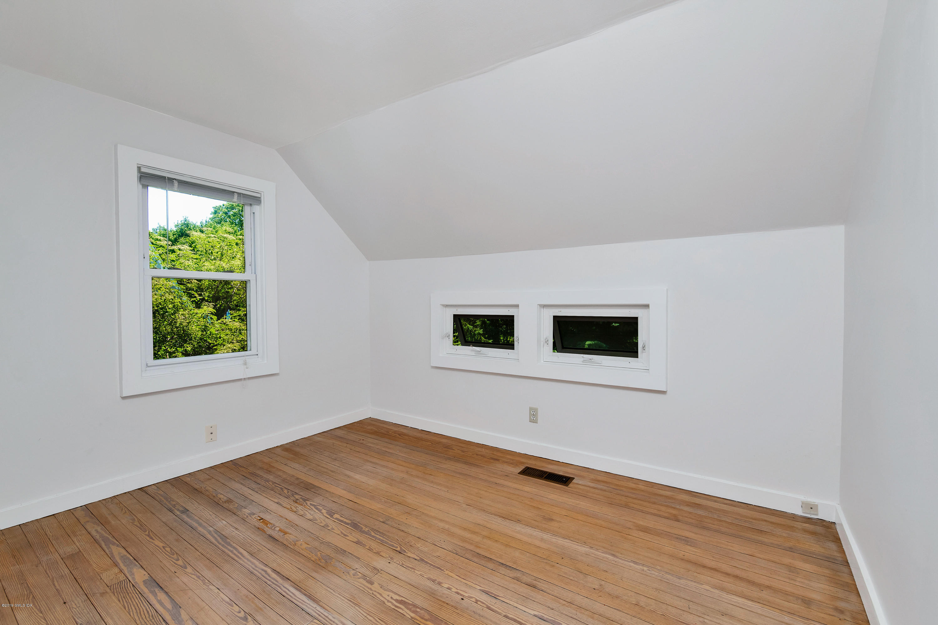 14 Brookridge Drive Greenwich, CT 06830 - Photo 9 of 15 14 Brookridge Cottage_NBB8481