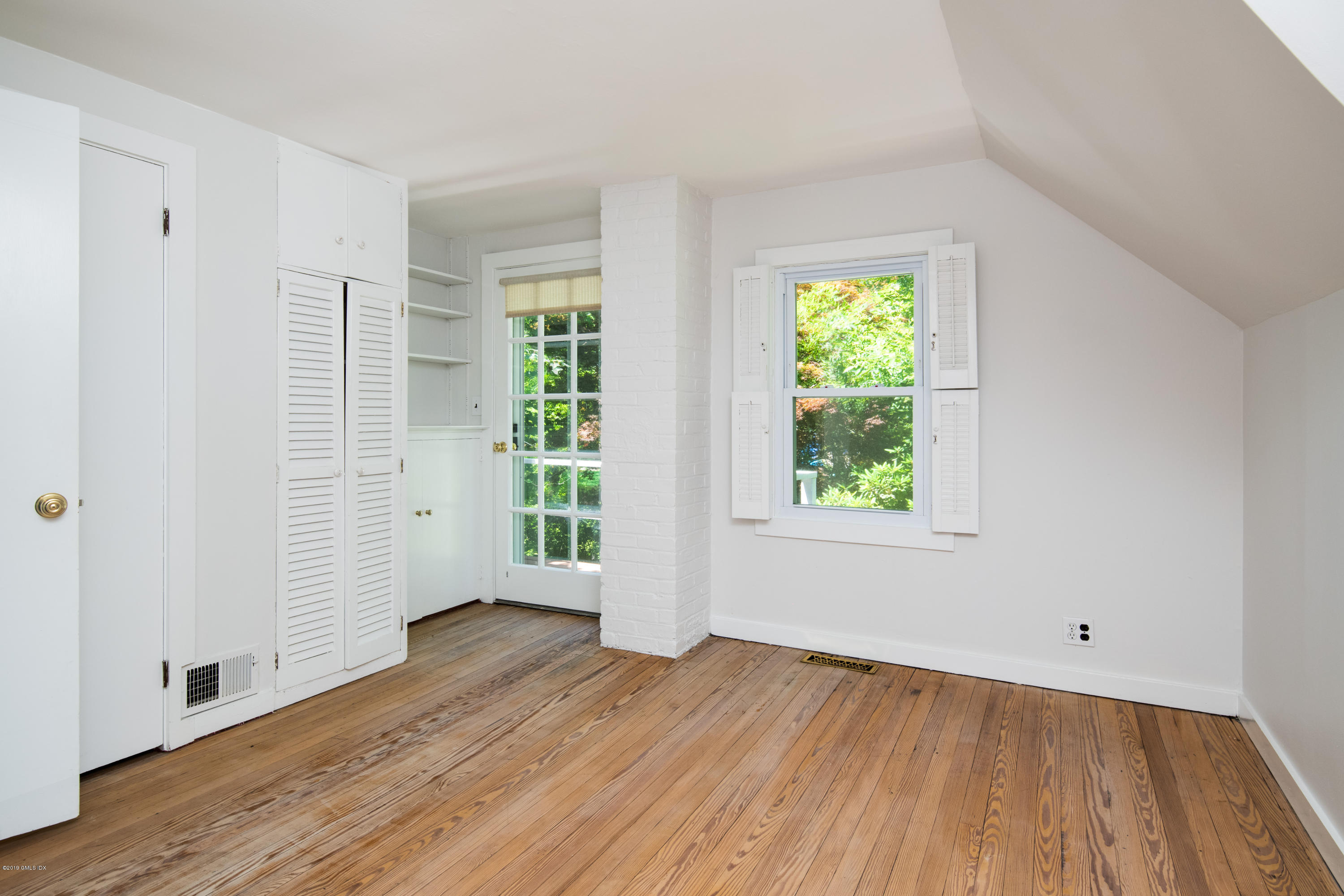 14 Brookridge Drive Greenwich, CT 06830 - Photo 10 of 15 14 Brookridge Cottage_NBB8506-Edit