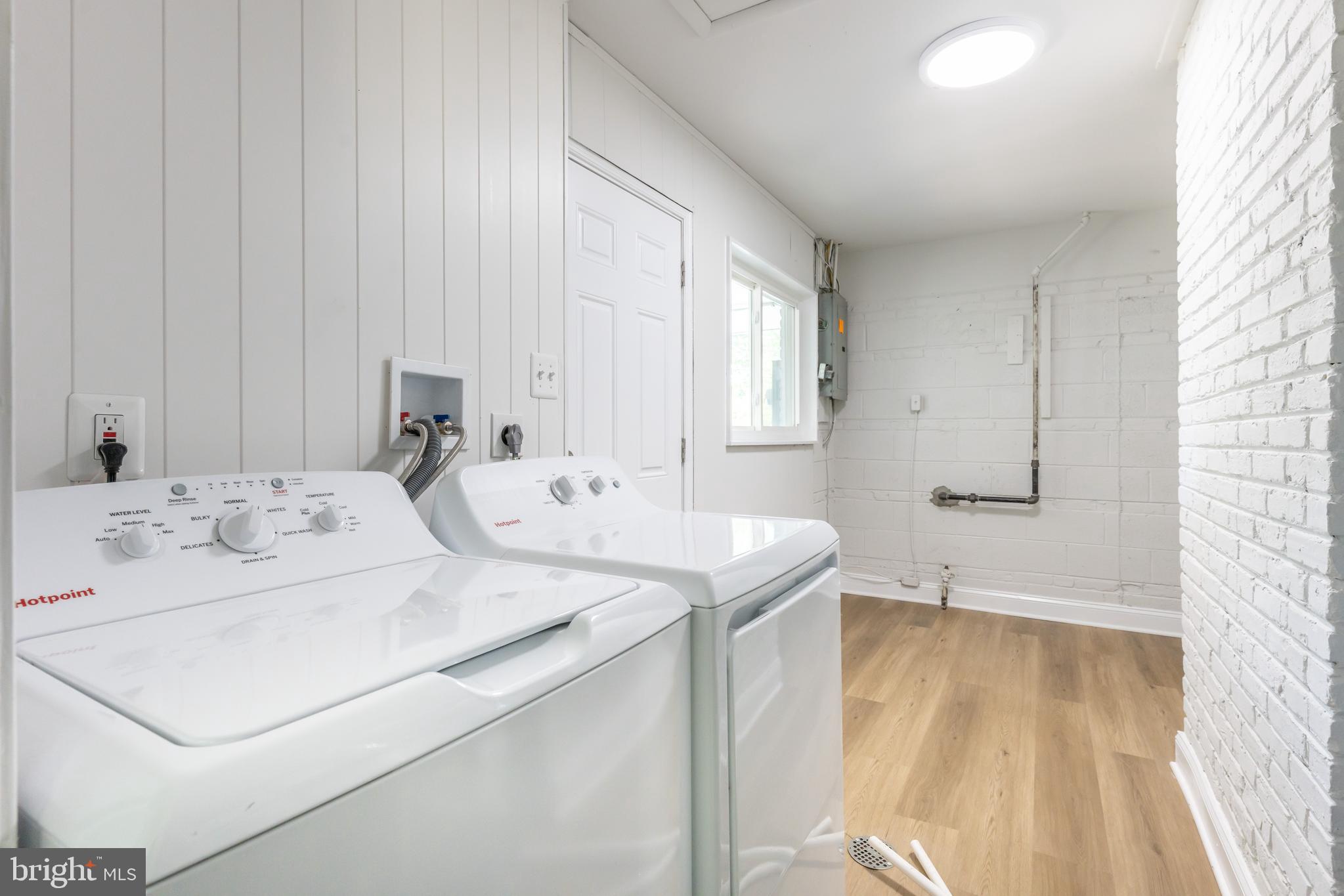 5506 Joplin Street Springfield, VA 22151 - Photo 22 of 32 a bathroom with a sink and a bathtub