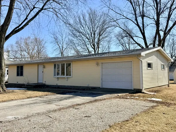 $176,500 | 302 West Oak Street, Heyworth, IL 61745