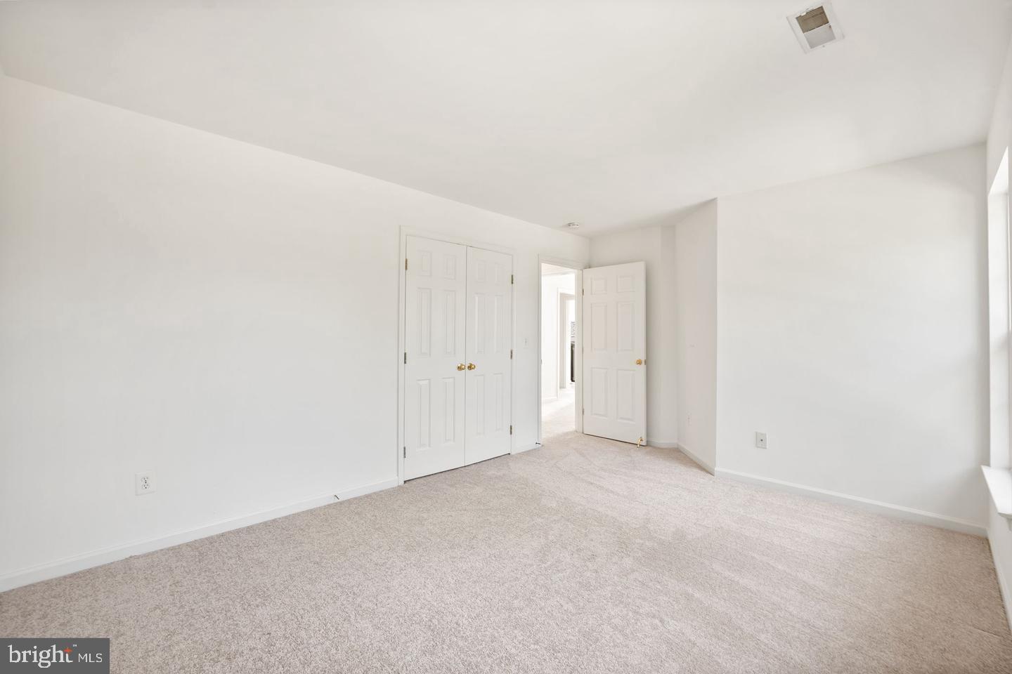 6528 Atkins Way Gainesville, VA 20155 - Photo 32 of 42 a view of an empty room