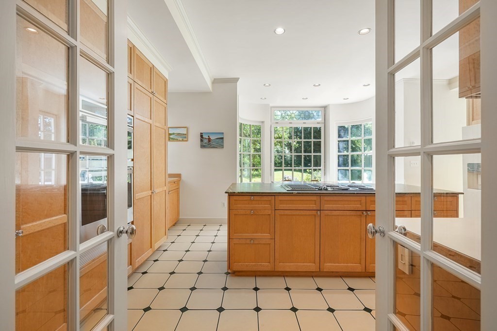 34 Exeter Street Newton, MA 02465 - Photo 5 of 27