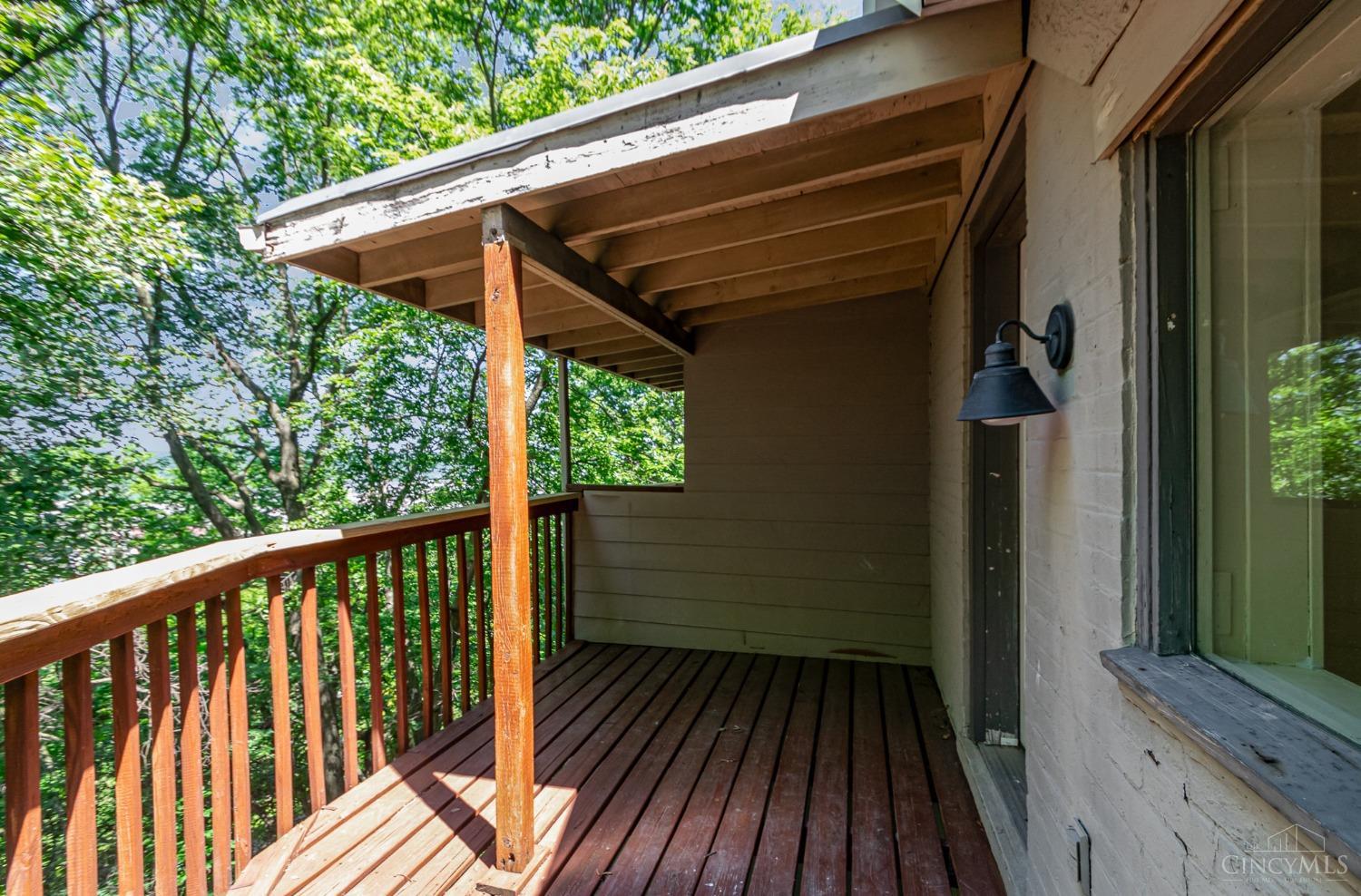 3 Foxhall Court Cincinnati, OH 45219 - Photo 18 of 37 Unit 1 upper level deck