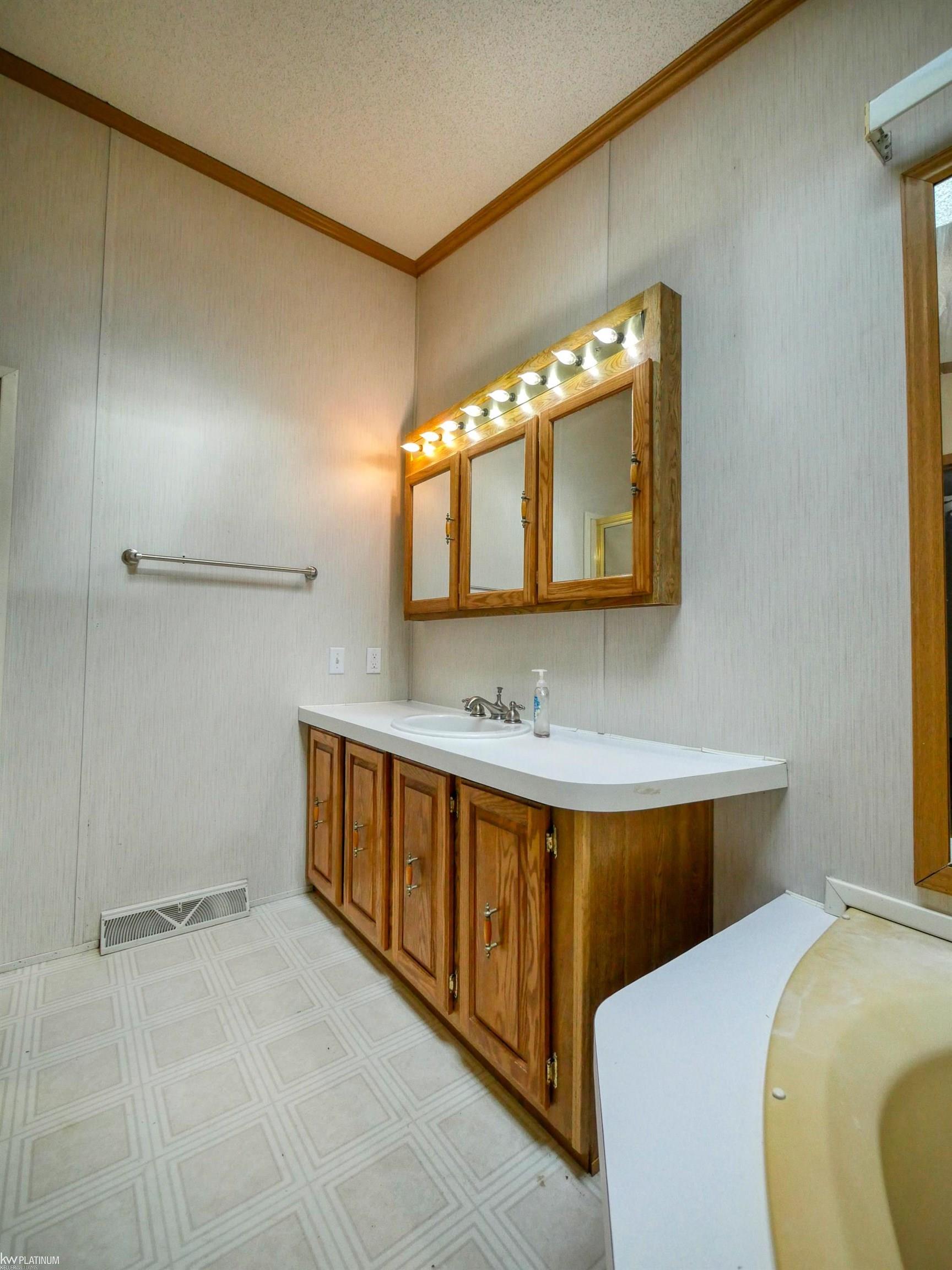 2301 Dunlap Road Smiths Creek, MI 48074 - Photo 18 of 29 50180184-33ee4dd4-05f3-4d8d-b652-4aa542e22c6f.JPG