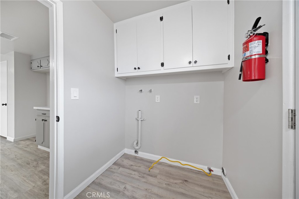 466 South Wellington Road Orange, CA 92869 - Photo 23 of 33 Washer/Dryer room