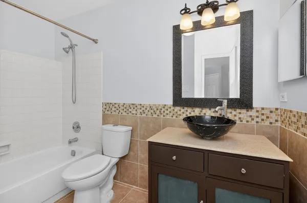 $225,000 | 1233 Wyndham Court, Unit 204, Palatine, IL 60074