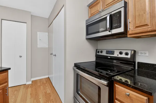 $225,000 | 1233 Wyndham Court, Unit 204, Palatine, IL 60074