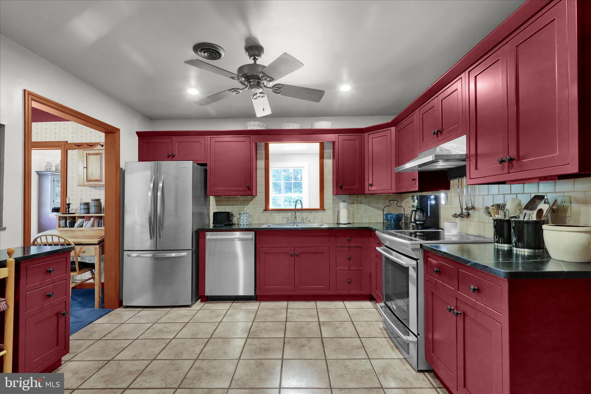 313 Parkview Road Reading, PA 19606 - Photo 8 of 57 Kitchen with custom cabinetry