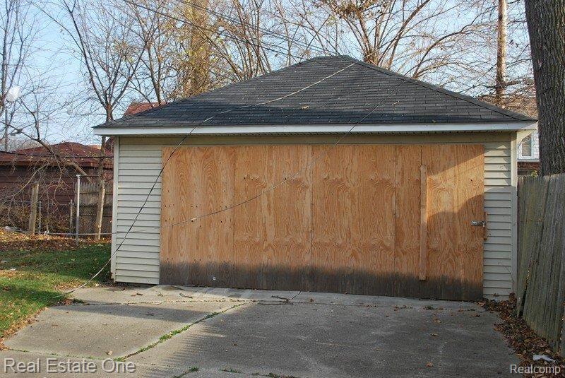 6154 Yorkshire Road Detroit, MI 48224 - Photo 5 of 25 2-Car Detached Garage