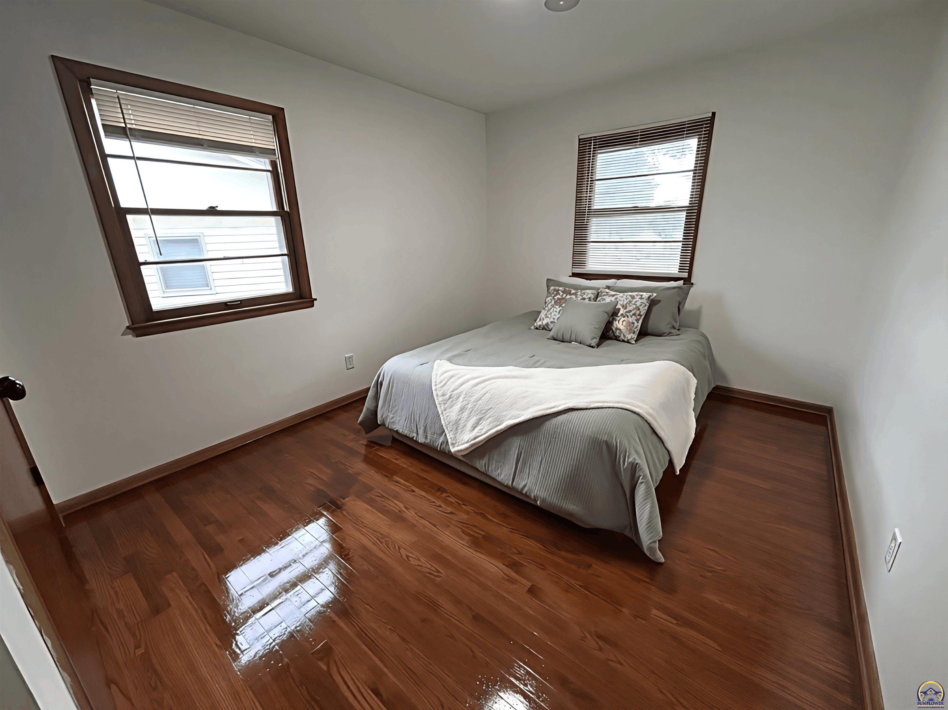 2562 Southwest Kent Street Topeka, KS 66614 - Photo 8 of 18