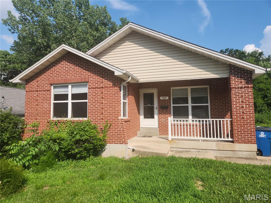 707 Silver Street Alton, IL 62002 - Photo 1 of 9 Gallery Image 1