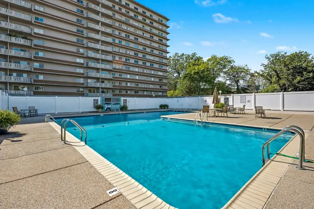 $69,000 | 1960 North Parkway, Unit 411, Memphis, TN 38112