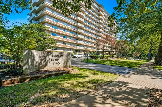 $69,000 | 1960 North Parkway, Unit 411, Memphis, TN 38112