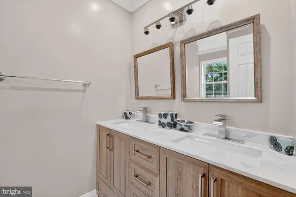 $3,900 | 9534 Braddock Road, Fairfax, VA 22032