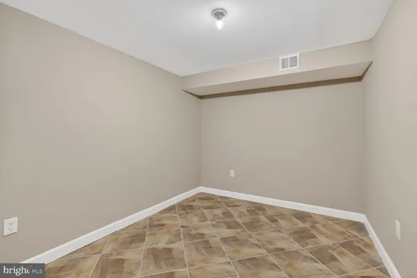 $3,900 | 9534 Braddock Road, Fairfax, VA 22032