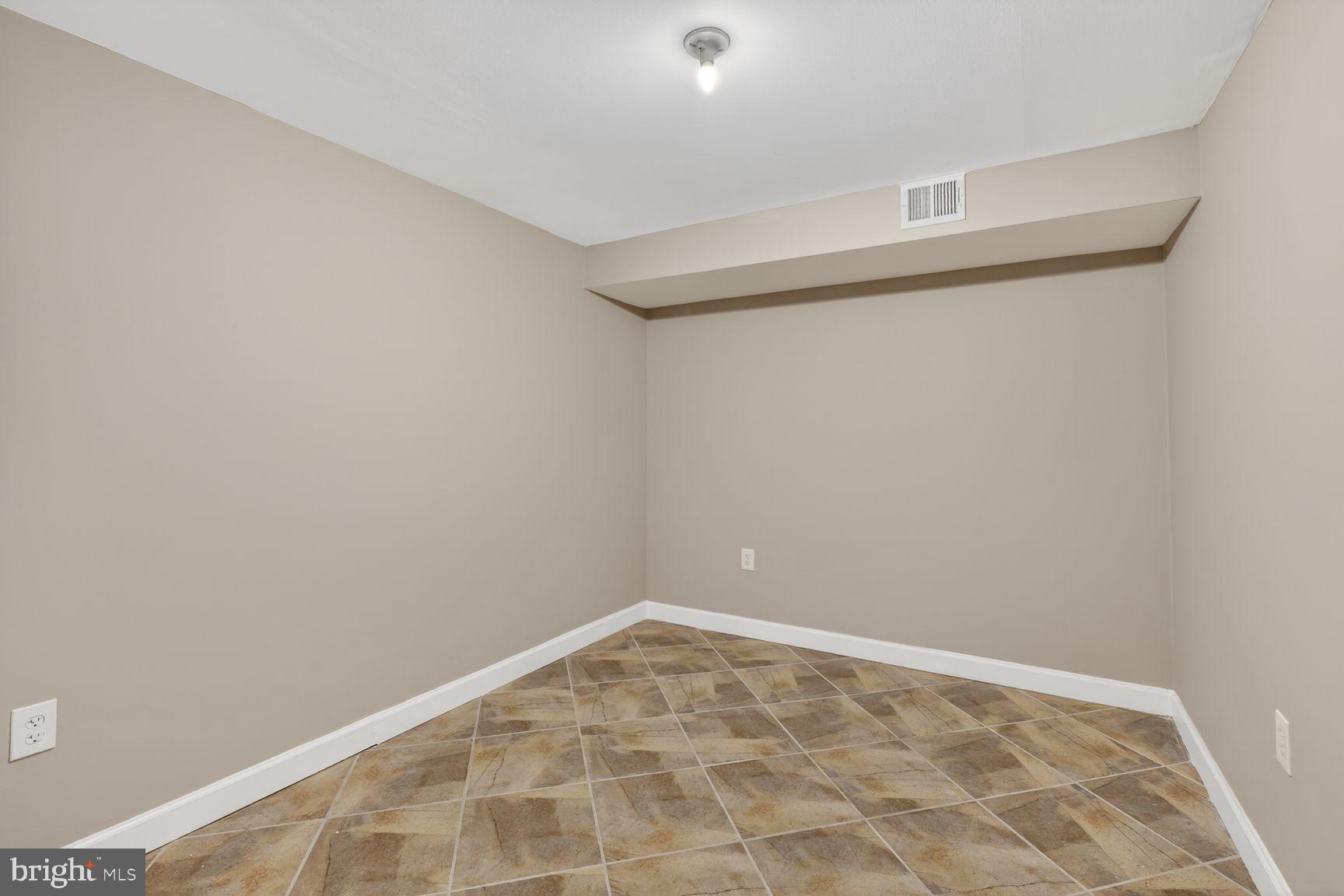 9534 Braddock Road Fairfax, VA 22032 - Photo 16 of 20