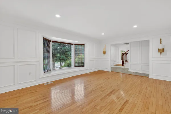 $3,900 | 9534 Braddock Road, Fairfax, VA 22032