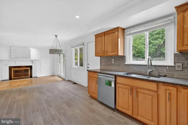 $3,900 | 9534 Braddock Road, Fairfax, VA 22032