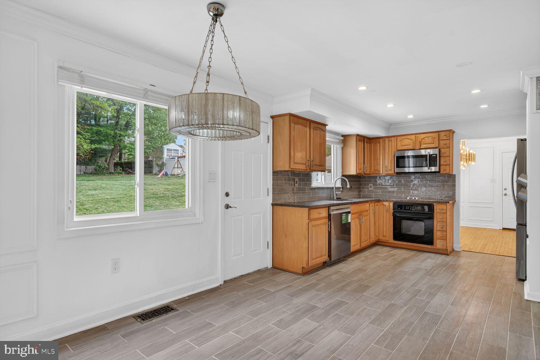 9534 Braddock Road Fairfax, VA 22032 - Photo 7 of 20